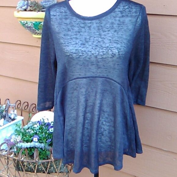 H&M Top  - Picture 1 of 8